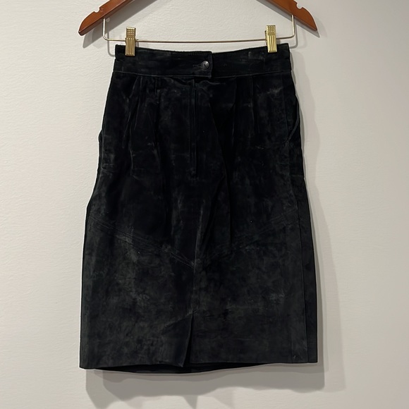 Vintage Black Suede Skirt, size 2 - Picture 5 of 7